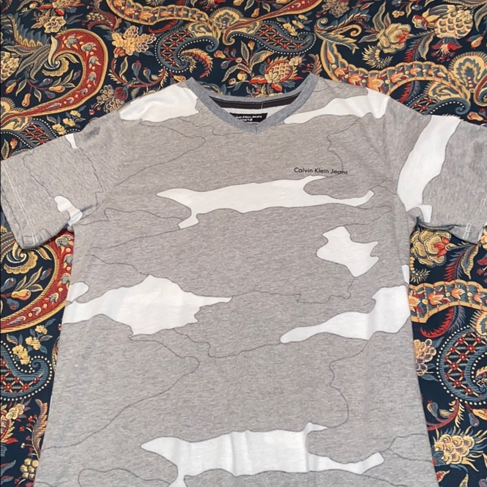 v neck t-shirt
